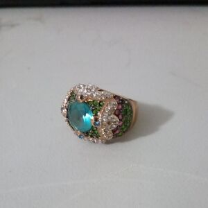 Elegant Gold and Green Gemstone Ring